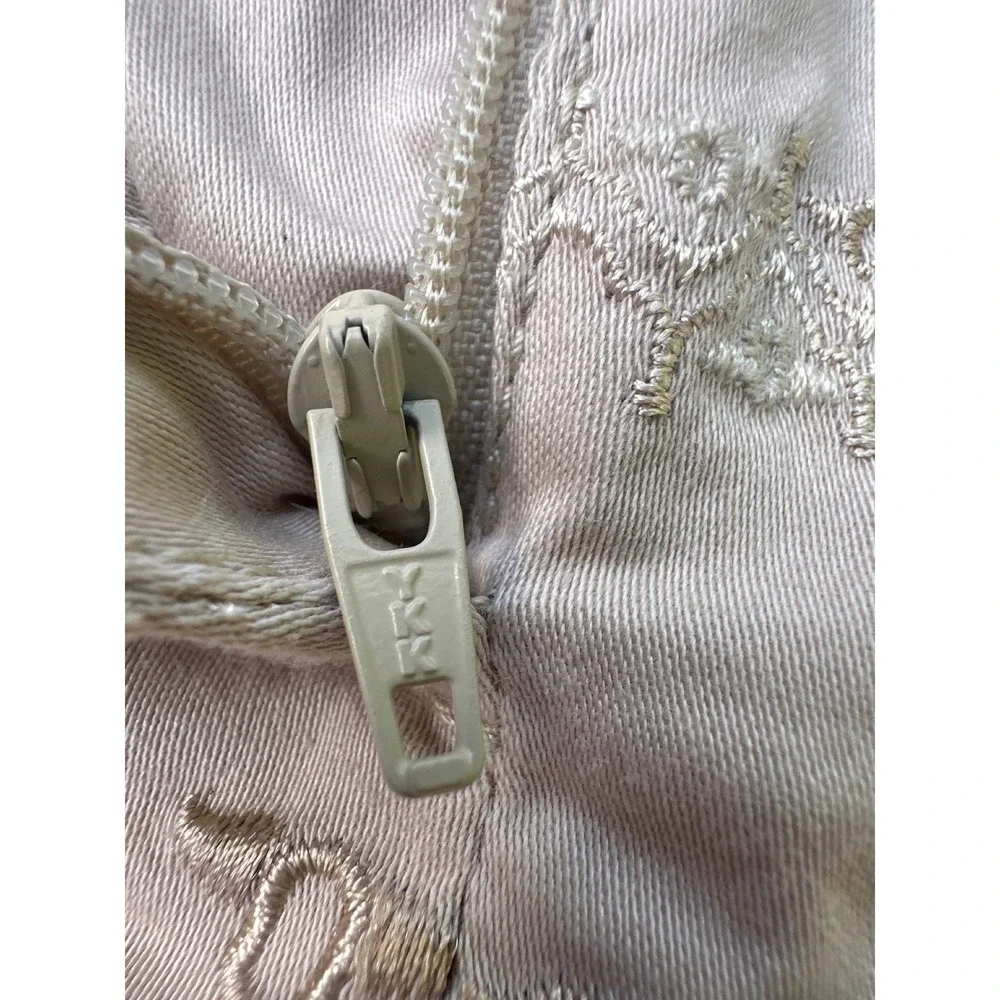 White House Black Market Embroidered Metallic Shorts Size 00‎ Champagne Pink